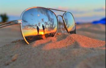 Эксперт рассказал, как правильно выбрать солнцезащитные очки Эксперт рассказал, как правильно выбрать солнцезащитные очки