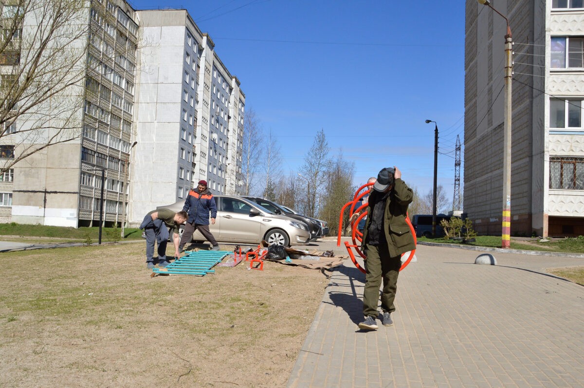 В Твери продолжается благоустройство сквера на улице Хромова