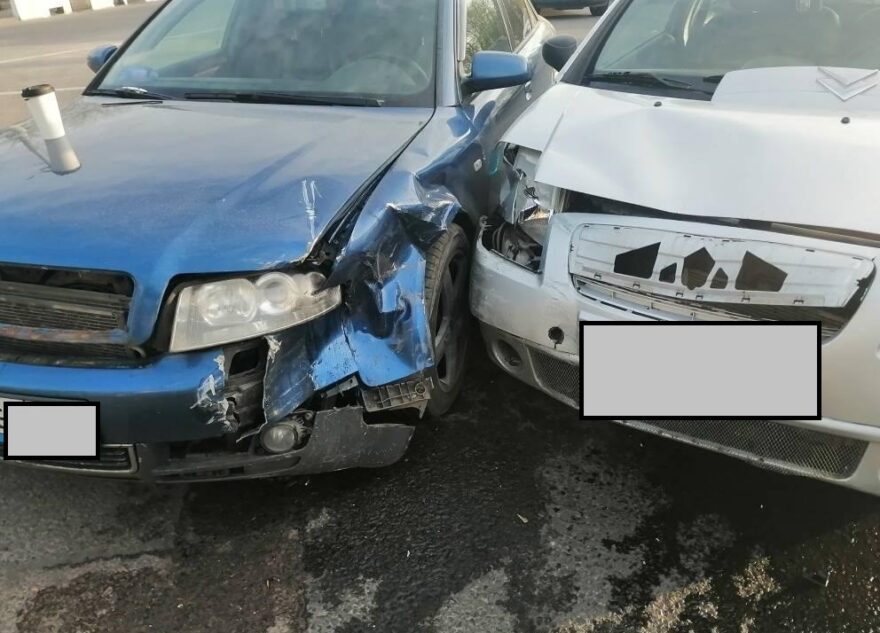 "Ситроен" и "Ауди" столкнулись в Твери, есть пострадавший