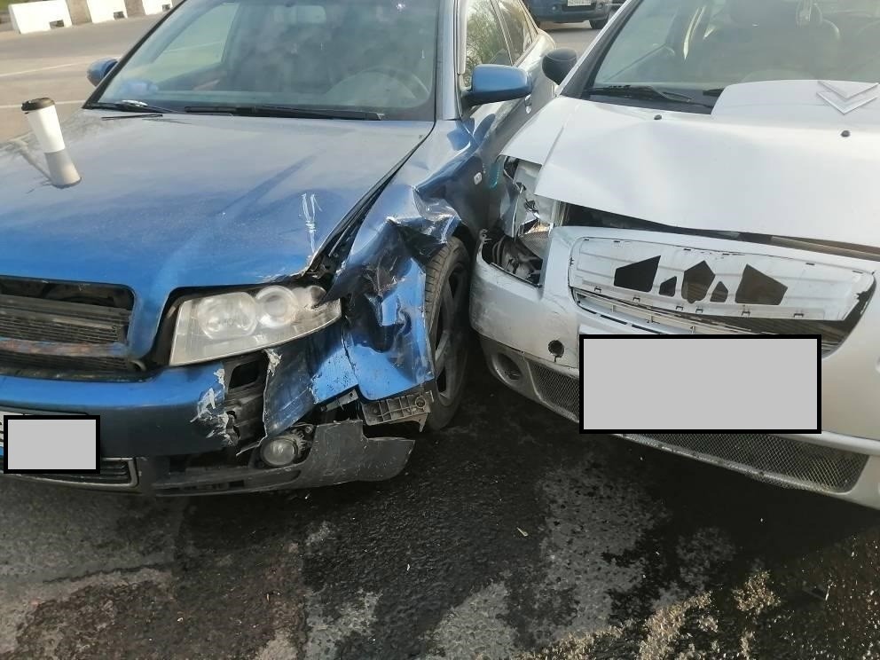 "Ситроен" и "Ауди" столкнулись в Твери, есть пострадавший