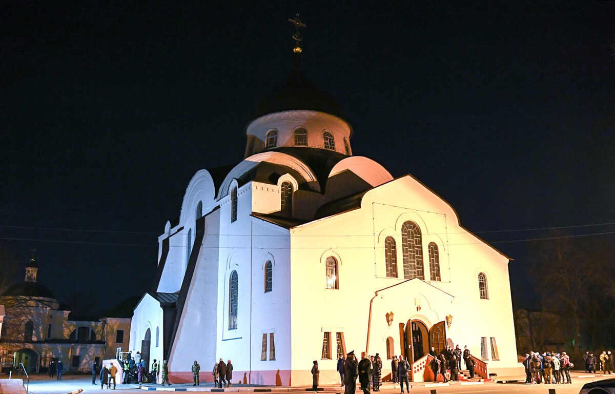 В храмах Тверской области проходят пасхальные богослужения
