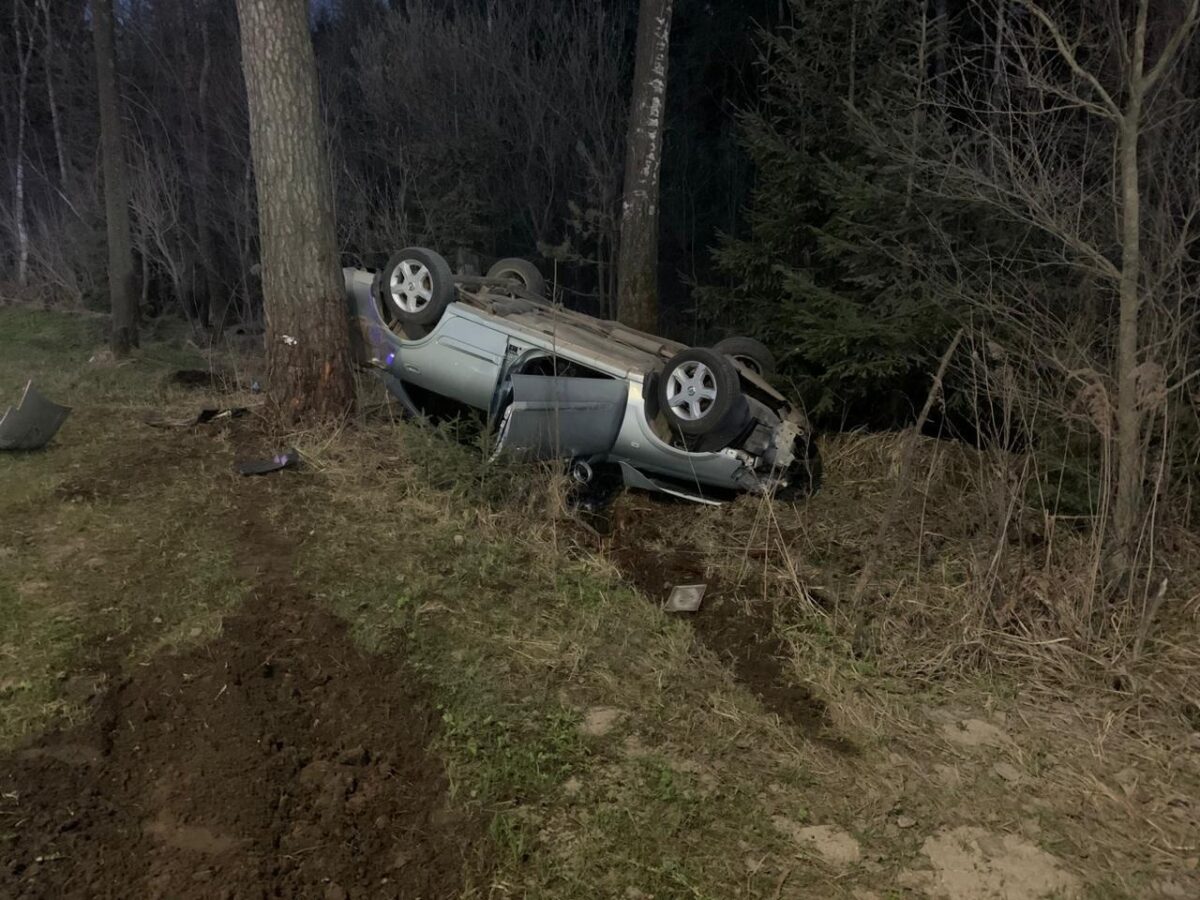 На трассе под Тверью пассажирка легковушки погибла в ДТП с фурой