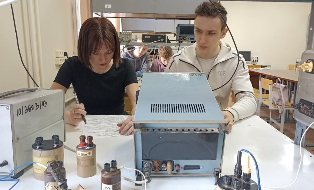 "Орион" совместно с ТВГУ провел для школьников "Экспериментальную физику"