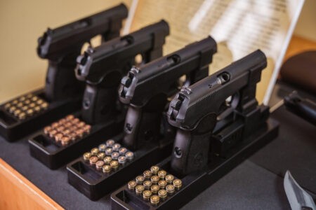 Житель Тверской области 15 лет незаконно хранил огнестрельное оружие Житель Тверской области 15 лет незаконно хранил огнестрельное оружие