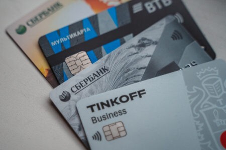 Мошенники начали использовать QR-коды для кражи денег с банковских карт Мошенники начали использовать QR-коды для кражи денег с банковских карт