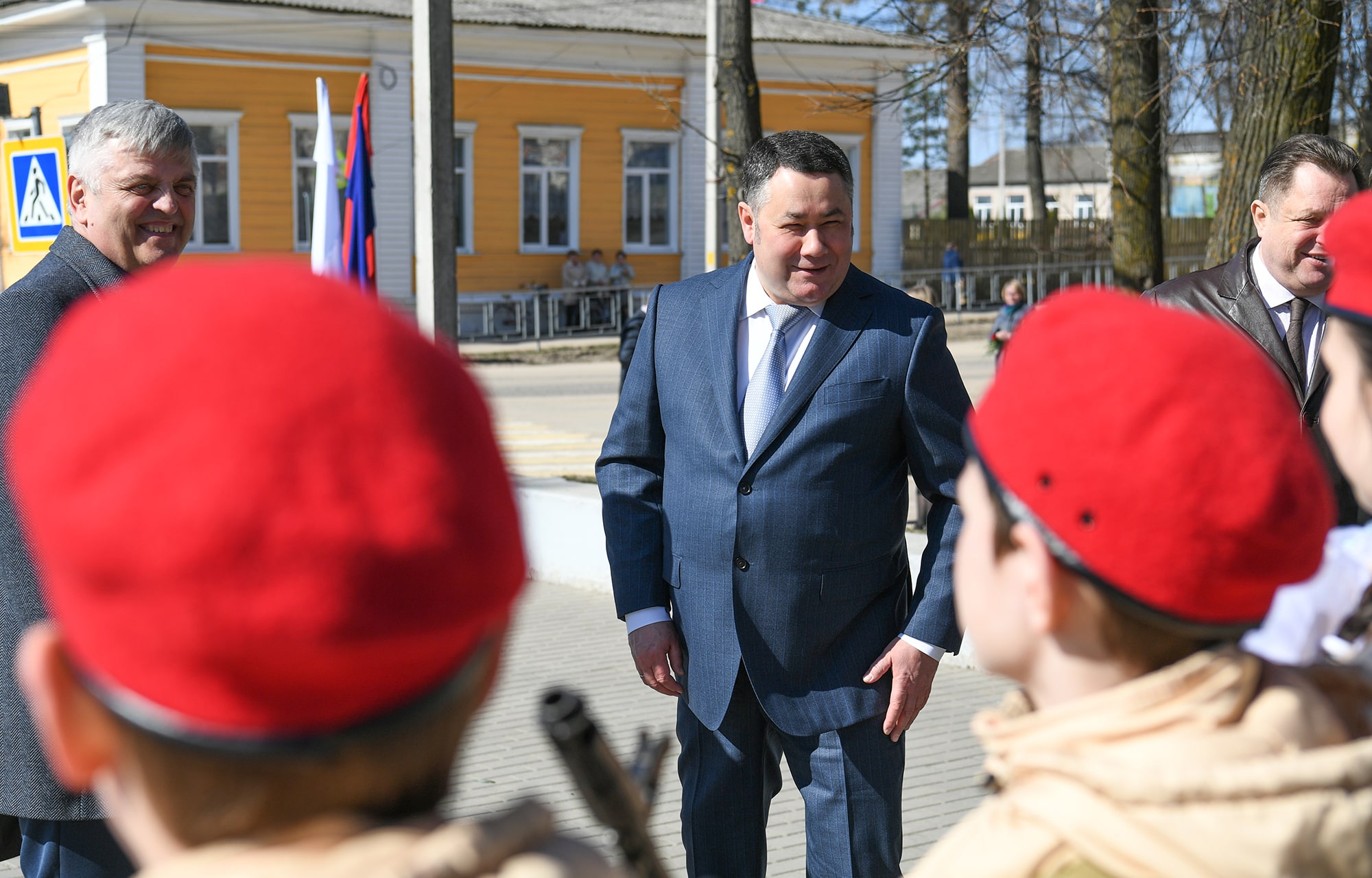 Игорь Руденя возложил цветы к памятнику воинам-краснохолмцам, павшим в годы Великой Отечественной войны