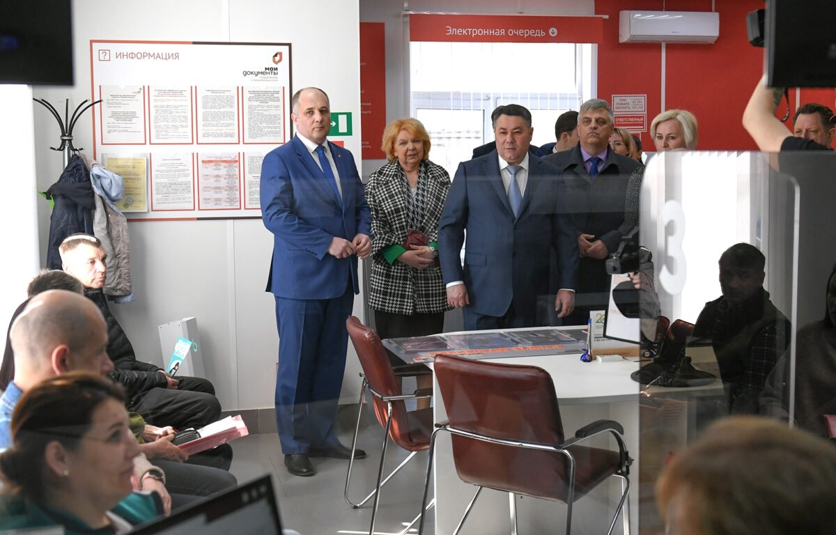 Губернатор Игорь Руденя ознакомился с работой Краснохолмского филиала МФЦ