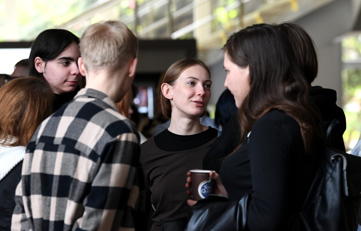 В Твери прошел показ кросс-культурного спектакля «Покуда сердца стучат…»