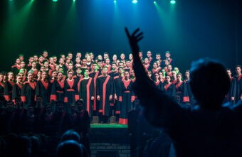 В Твери прошел показ кросс-культурного спектакля «Покуда сердца стучат…»