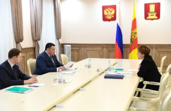 Губернатор Игорь Руденя провел встречу с главой Торжокского района Еленой Хохловой Губернатор Игорь Руденя провел встречу с главой Торжокского района Еленой Хохловой