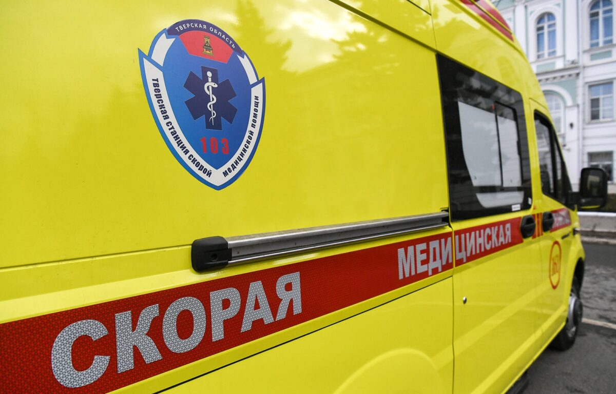 Новые школьные автобусы, машины скорой помощи и мобильные ФАПы отправятся в муниципалитеты Тверской области