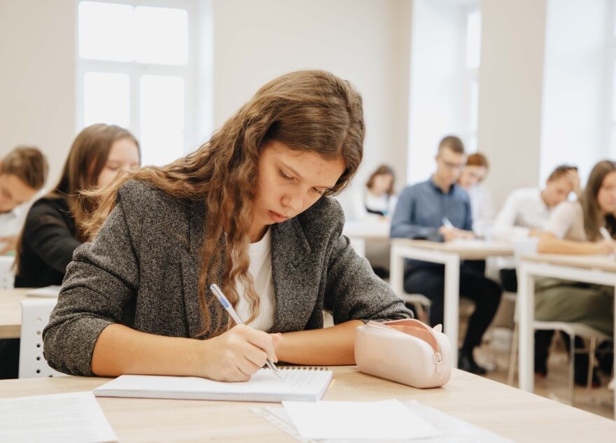 В России предложили платить школьникам за отличные оценки