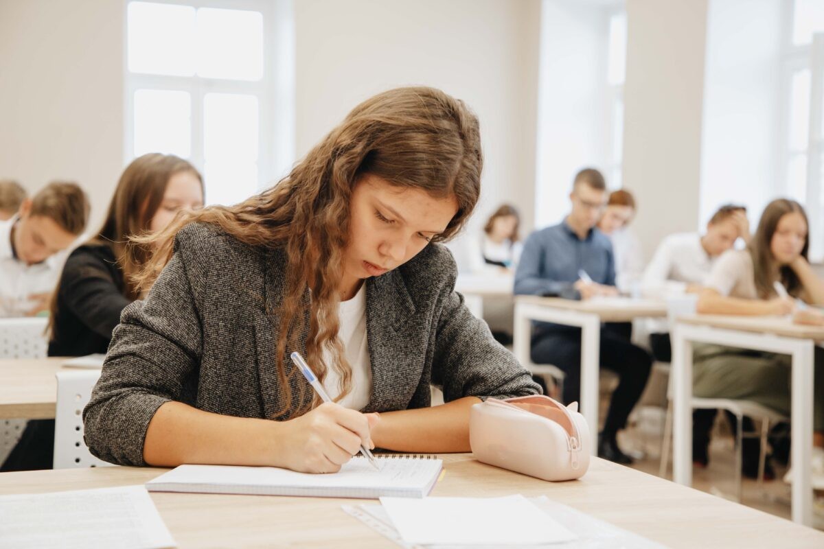 В России предложили платить школьникам за отличные оценки В России предложили платить школьникам за отличные оценки