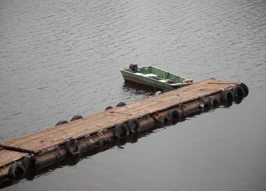 В Твери студенты украли катамаран и утопили его