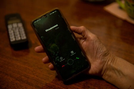 Жительницу Тверской области оставил без денег «сын-мошенник» Жительницу Тверской области оставил без денег «сын-мошенник»