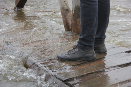 Спасатели предупреждают об опасных природных явлениях на реках Межа и Молога в Тверской области