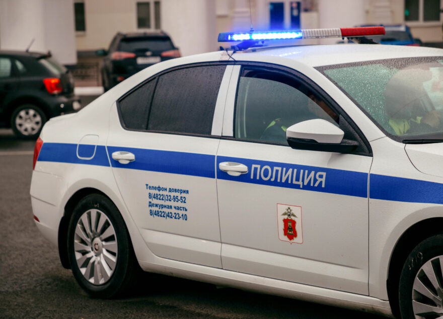 Рецидивистка из Твери украла барсетку, оставленную на улице