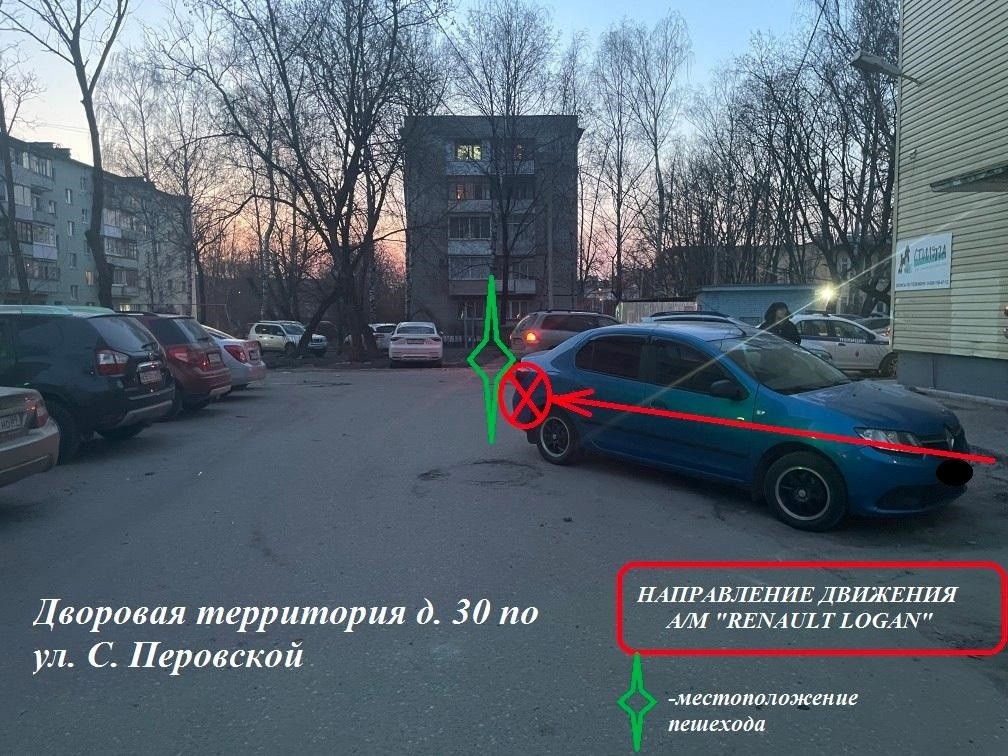 В Твери пешеход попал под колёса иномарки, которая двигалась задним ходом