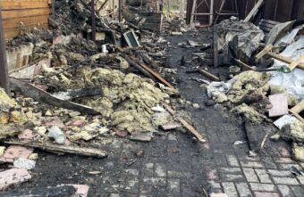 Мародёры пытались растащить имущество из сгоревшего в Тверской области дома