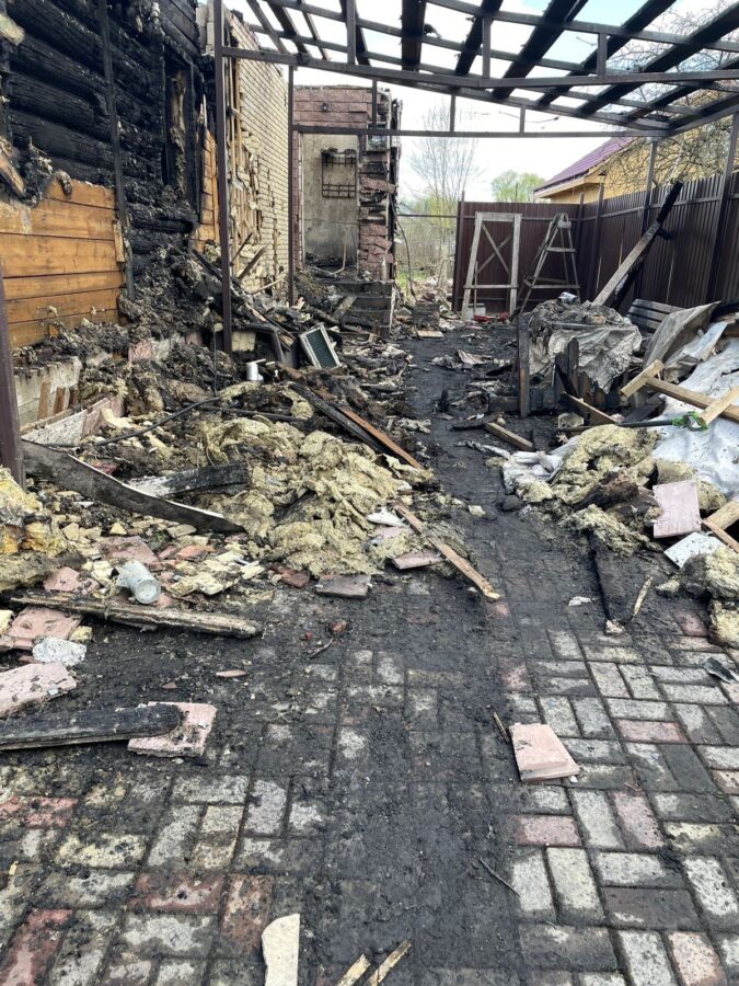 Мародёры пытались растащить имущество из сгоревшего в Тверской области дома