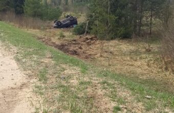 "Опель" с уснувшим водителем съехал в кювет и перевернулся в Тверской области "Опель" с уснувшим водителем съехал в кювет и перевернулся в Тверской области