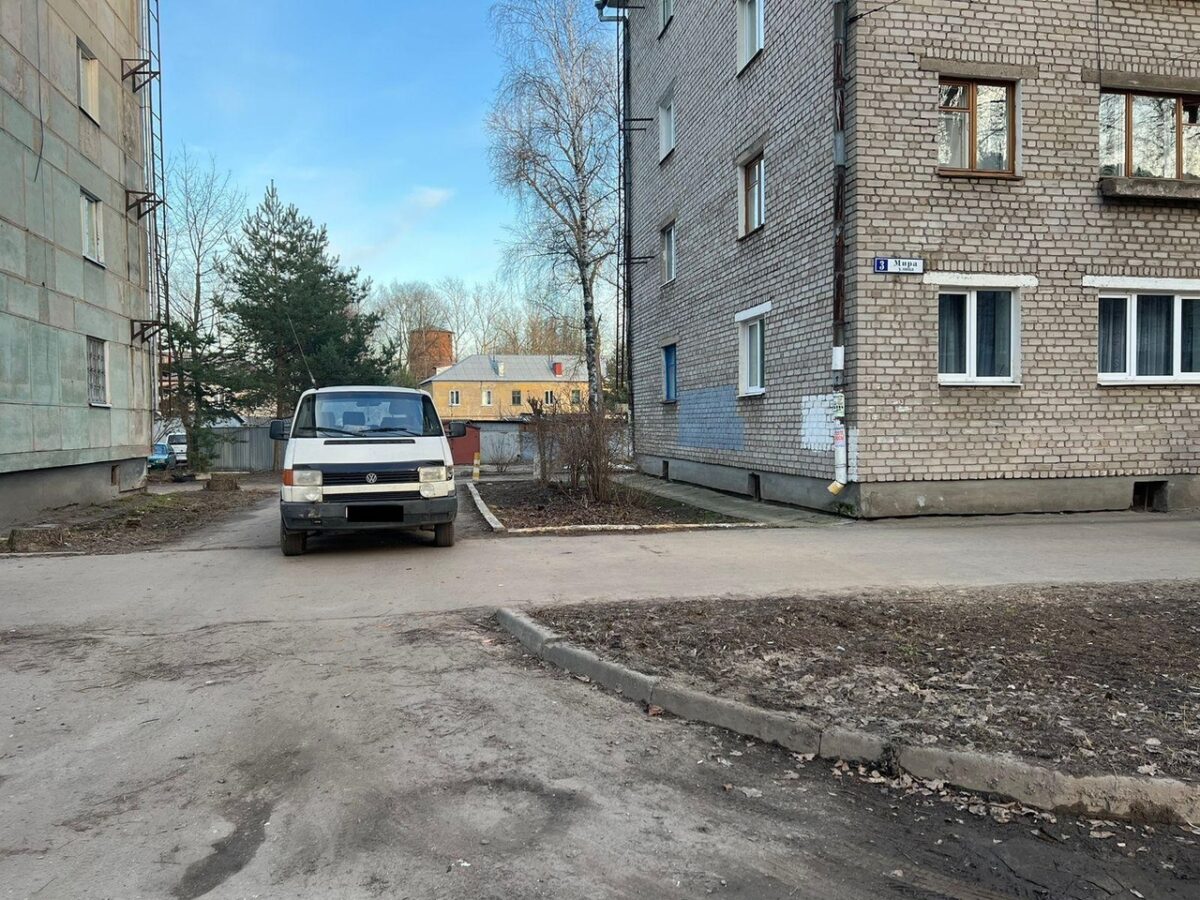 Водитель микроавтобуса сбил велосипедиста в Тверской области