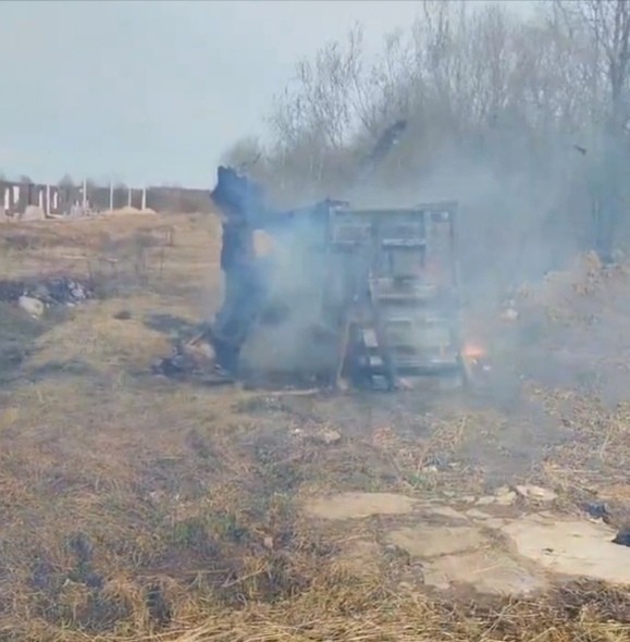 Под Тверью мигранты развели огромный костер в поле