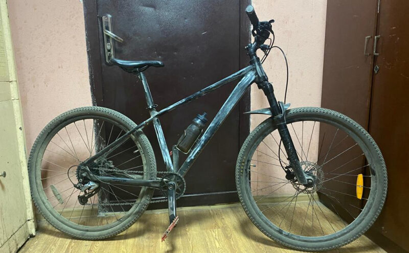 В Твери 18-летний злоумышленник украл велосипед у курьера