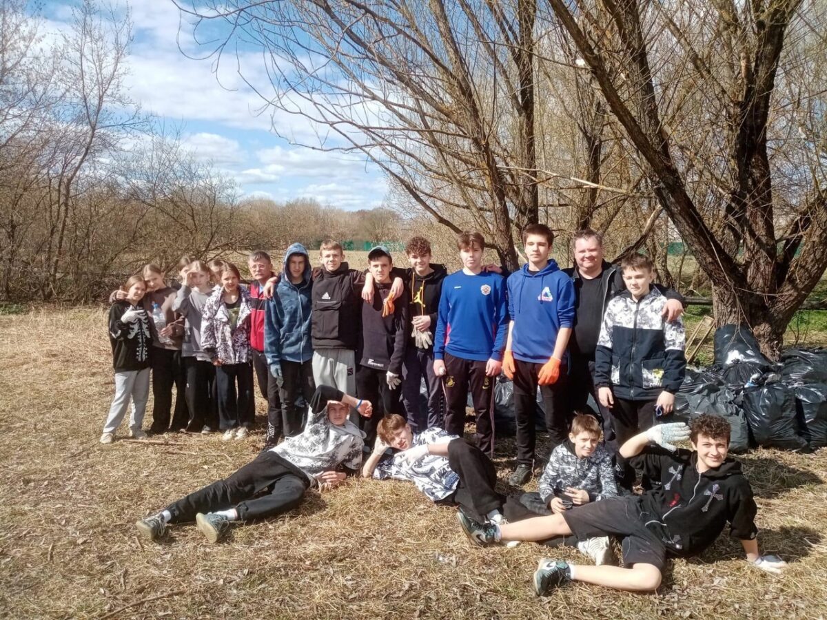 60 мешков с мусором собрали вышневолоцкие школьники