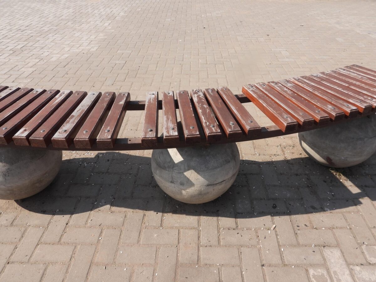 Благоустройство в городе Тверской области портят безответственные вандалы