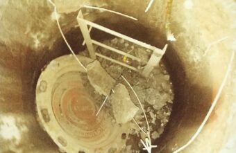 В городе Тверской области провалился под землю канализационный люк