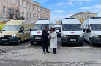 Губернатор вручил ключи от мобильного ФАПа Вышневолоцкому округу Губернатор вручил ключи от мобильного ФАПа Вышневолоцкому округу