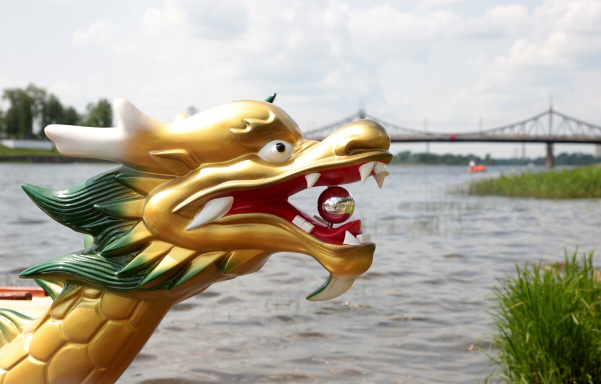 В Твери ребята с ограниченными возможностями здоровья приняли участие в соревнованиях на лодках «Дракон»