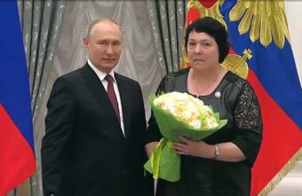 Владимир Путин в Кремле вручил государственные награды представителям Тверской области Владимир Путин в Кремле вручил государственные награды представителям Тверской области