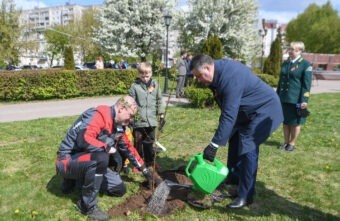 Губернатор Игорь Руденя вместе с юнармейцами принял участие в акции «Сад Памяти» в Твери Губернатор Игорь Руденя вместе с юнармейцами принял участие в акции «Сад Памяти» в Твери