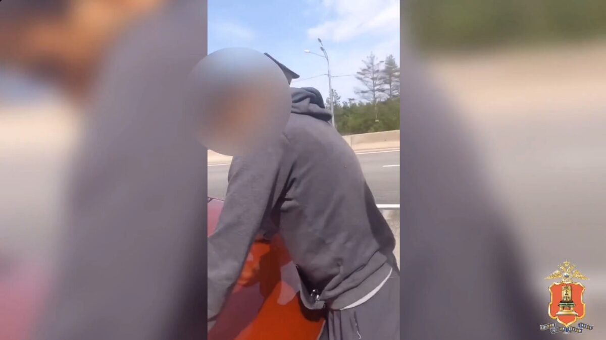 Госавтоинспекторы задержали наркокурьера на трассе под Тверью