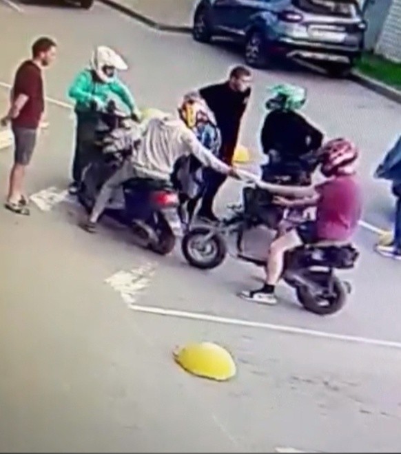 Четыре подростка и пьяный мужчина попались инспекторам в Тверской области