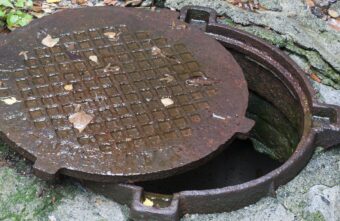 В Тверской области поймали злостного похитителя канализационных люков В Тверской области поймали злостного похитителя канализационных люков