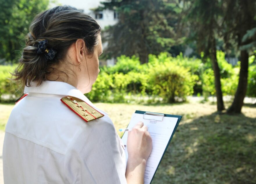 В Тверской области 18-летний парень ударил полицейского кулаком в лицо В Тверской области 18-летний парень ударил полицейского кулаком в лицо