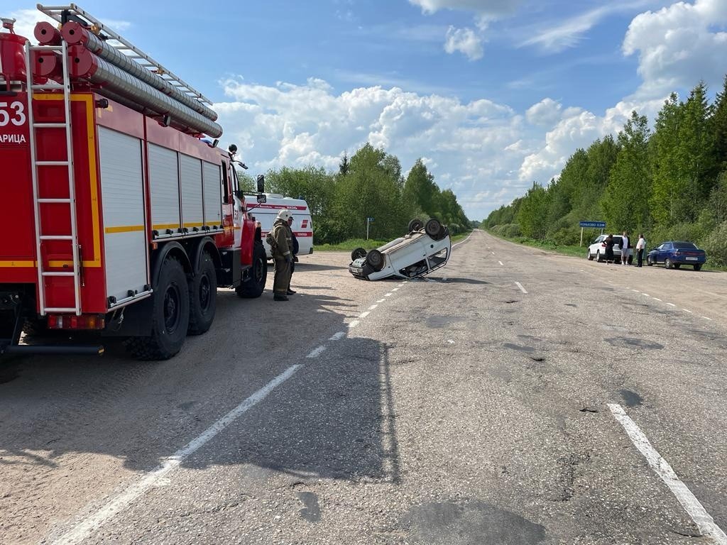 85-летняя пассажирка "Оки" пострадала в ДТП в Тверской области