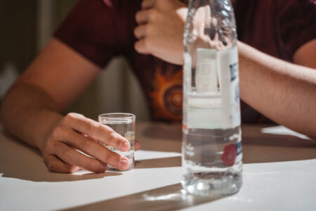 У жителя Твери, страдающего алкоголизмом, отняли водительские права У жителя Твери, страдающего алкоголизмом, отняли водительские права