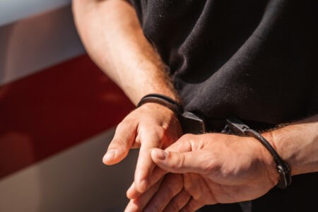 В Тверской области задержали наркомана-грабителя с мефедроном В Тверской области задержали наркомана-грабителя с мефедроном