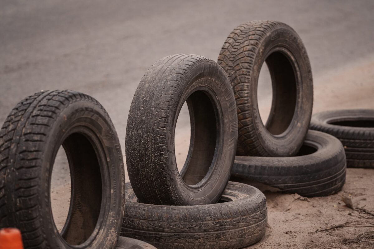 Минприроды Тверской области: использование покрышек на придомовых территориях нарушает требования закона