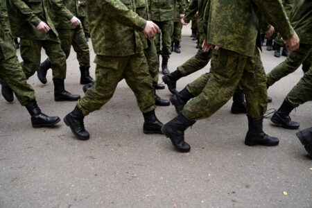 Юрист рассказал о наказании за неявку россиян на военные сборы