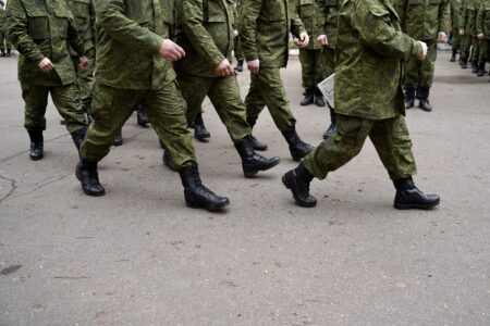 Участников СВО предложили зачислять в вузы без экзаменов