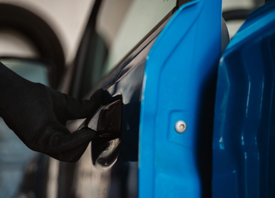 Житель Тверской области обворовывал автомобили ради денег