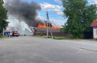 В Тверской области полыхает кафе