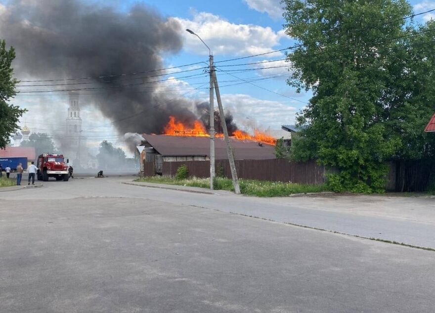В Тверской области полыхает кафе