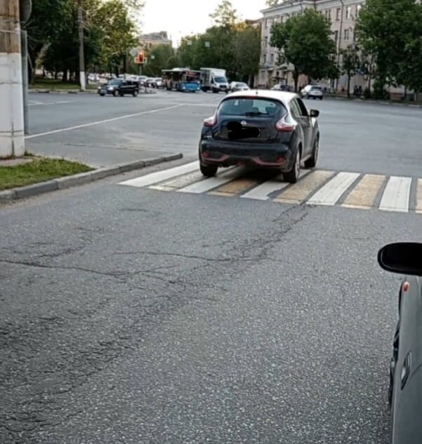 В Твери ищут водителя, уехавшего с места ДТП