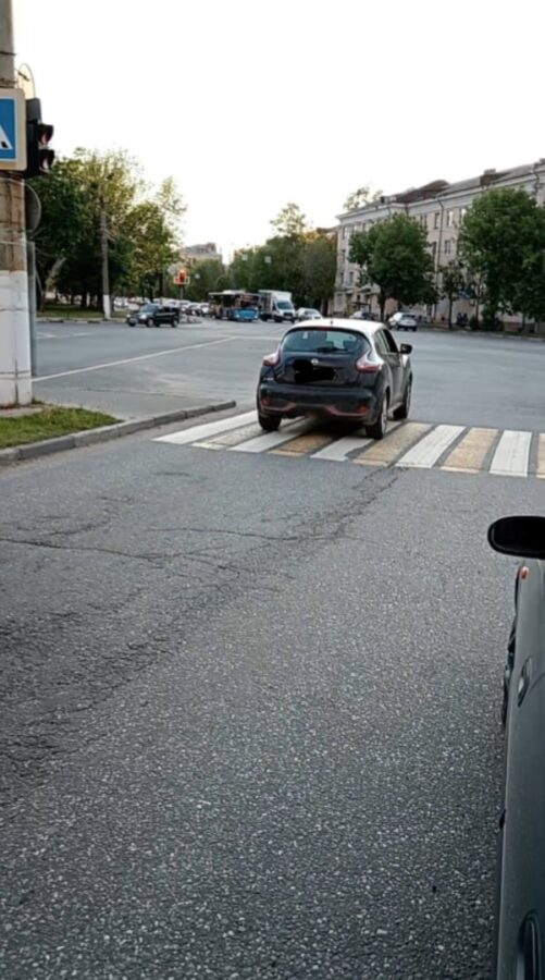 В Твери ищут водителя, уехавшего с места ДТП